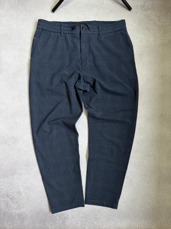 Мужские Hugo Boss Брюки Тёмно-синий Чино M