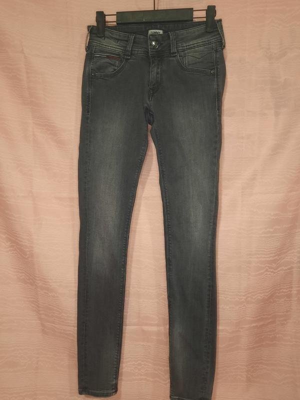 Женские Tommy Jeans Джинсы Серый W25