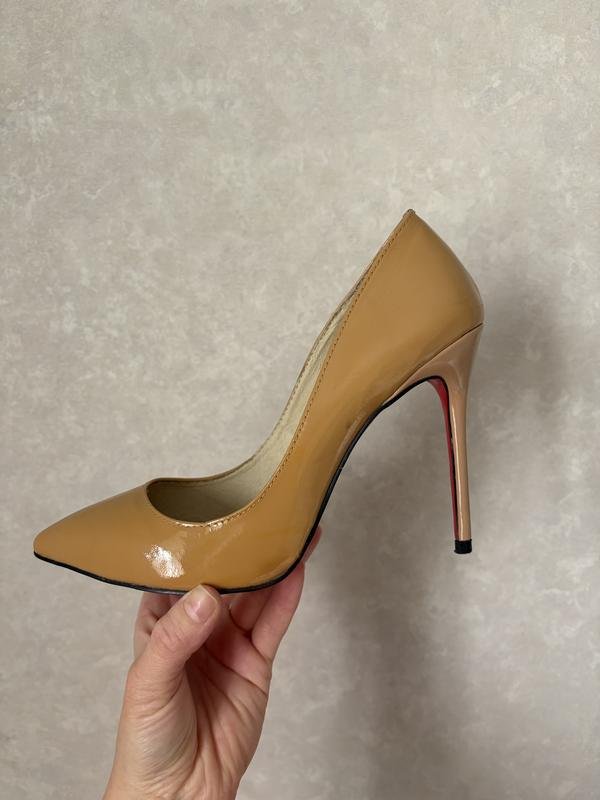 Женские Christian Louboutin Туфли Бежевый 36