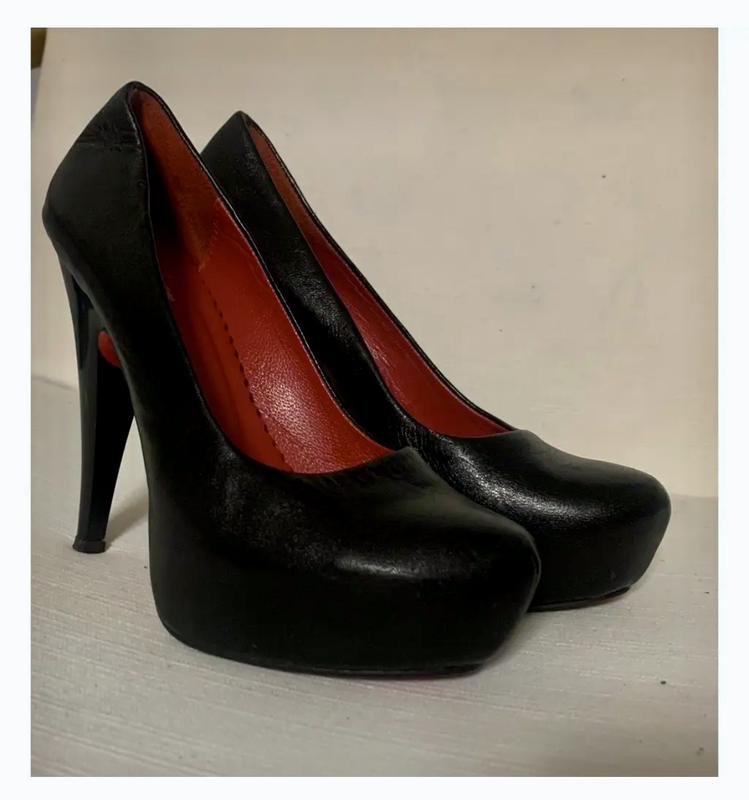 Женские Christian Louboutin Туфли Чёрный 37.5