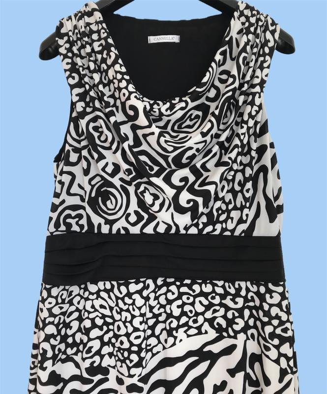 Женское Canali Платье Белое Полиэстер 40 / L / 48