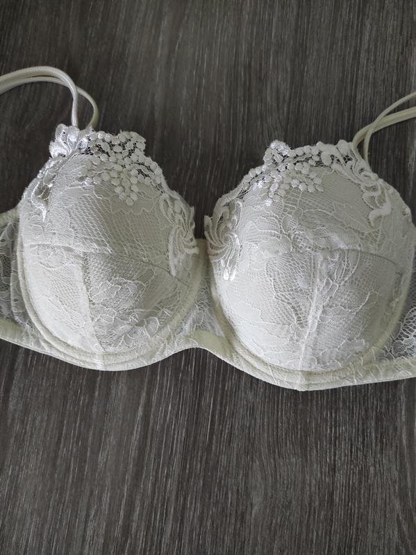 Нежный красивый бюстгальтер